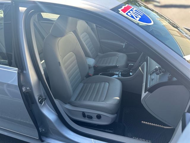 2017 Volkswagen Passat SEL Premium