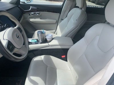 2018 Volvo XC90 T6 Momentum