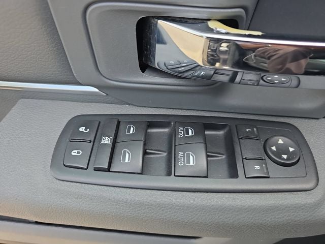 2016 RAM 1500 SLT