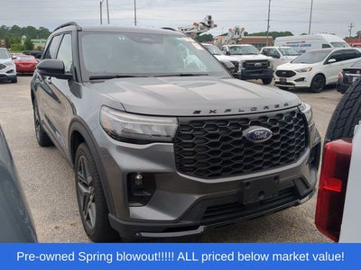 2025 Ford Explorer ST-Line