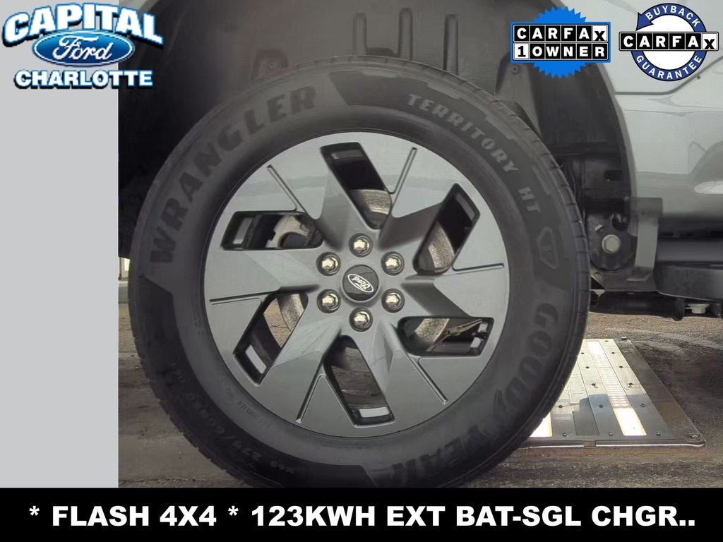 2025 Ford F-150 Lightning Flash