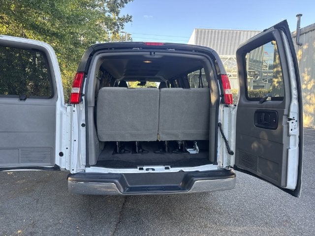 2025 Chevrolet Express 3500 LT Passenger