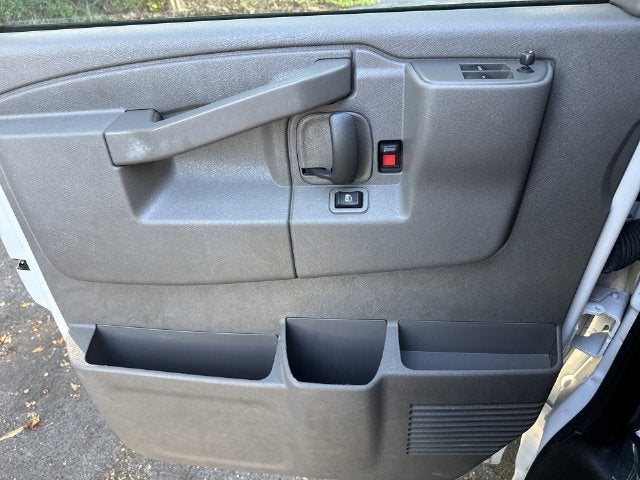 2025 Chevrolet Express 3500 LT Passenger