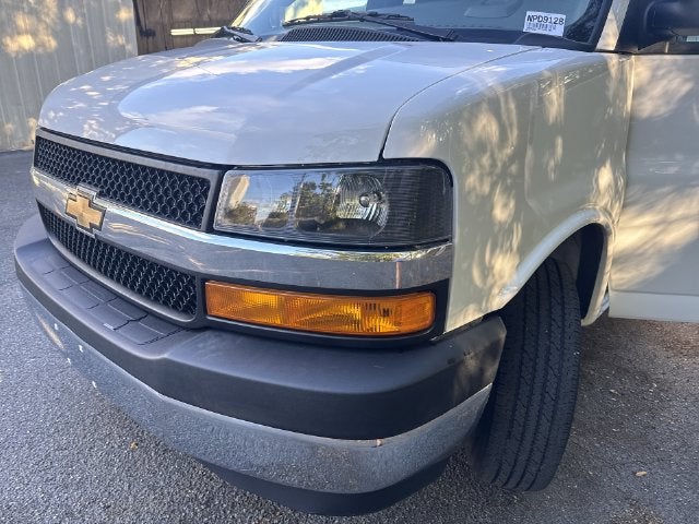2025 Chevrolet Express 3500 LT Passenger