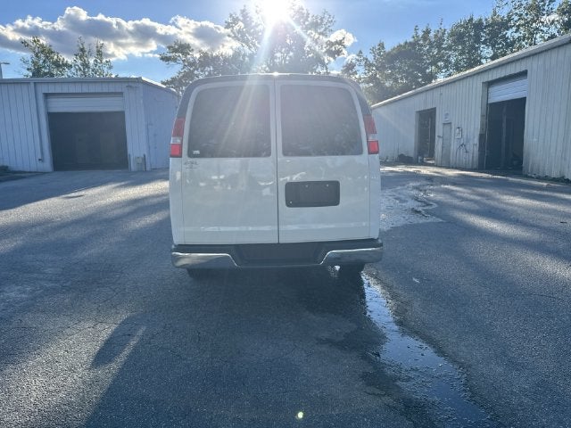 2025 Chevrolet Express 3500 LT Passenger