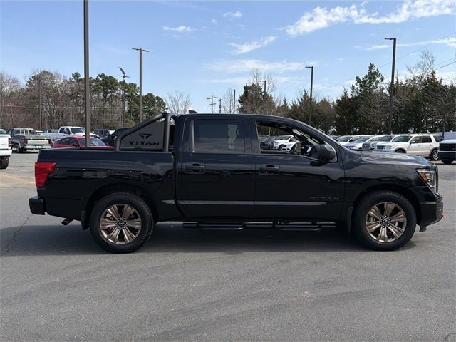 2024 Nissan Titan SV