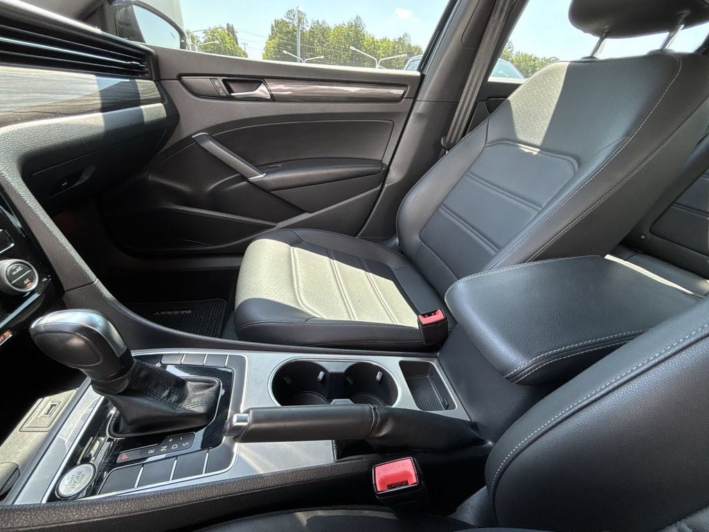 2021 Volkswagen Passat 2.0T R-Line