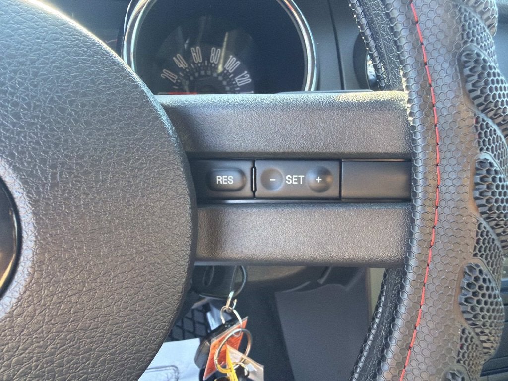 2006 Ford Mustang GT Deluxe