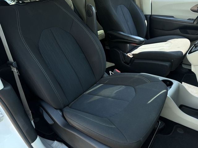 2021 Chrysler Voyager L