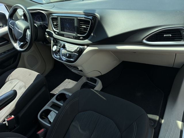 2021 Chrysler Voyager L