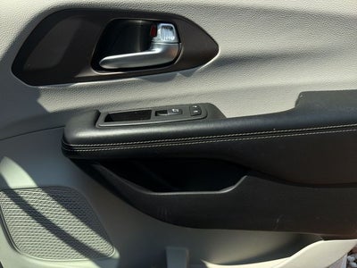2021 Chrysler Voyager L