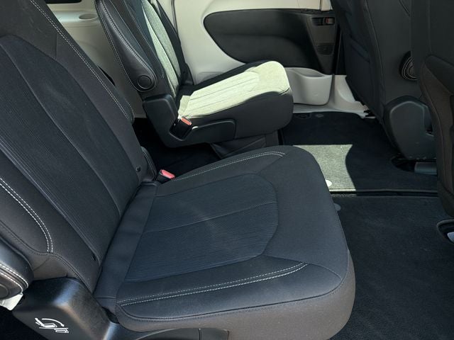 2021 Chrysler Voyager L