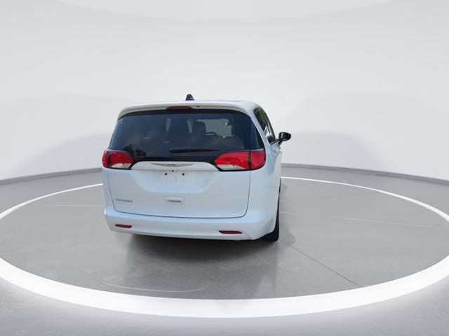 2021 Chrysler Voyager L