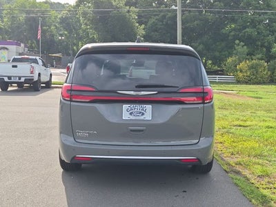 2025 Chrysler Pacifica Select