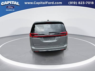 2025 Chrysler Pacifica Select