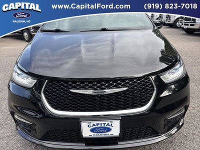 2025 Chrysler Pacifica Select