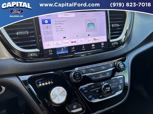 2025 Chrysler Pacifica Select