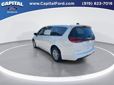2025 Chrysler Pacifica Select