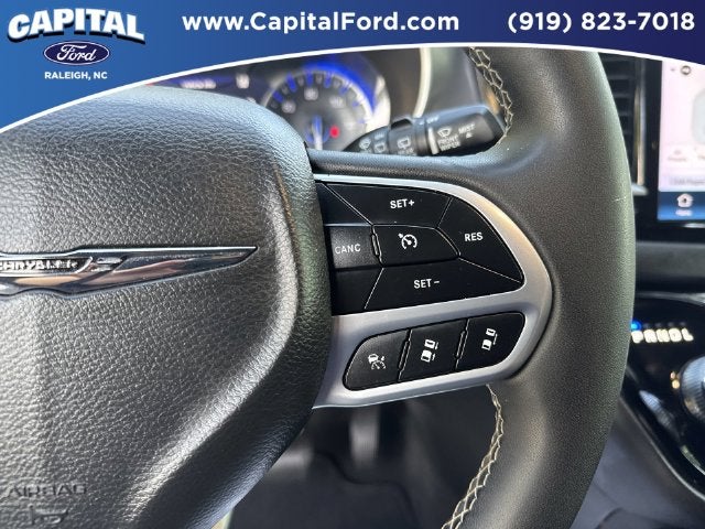 2025 Chrysler Pacifica Select