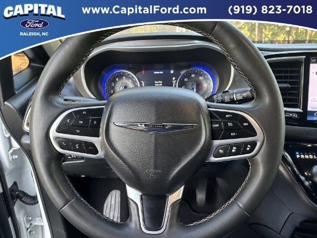 2025 Chrysler Pacifica Select