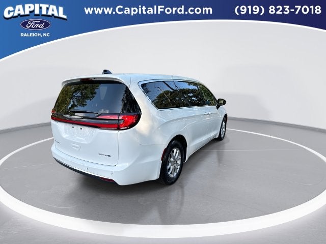 2025 Chrysler Pacifica Select
