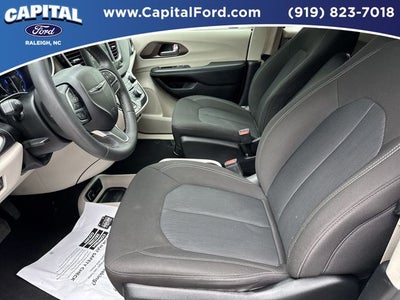 2023 Chrysler Voyager LX