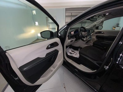 2021 Chrysler Voyager LX