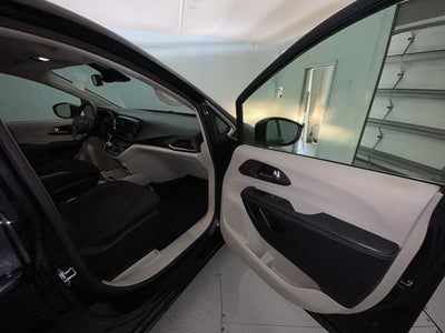 2021 Chrysler Voyager LX