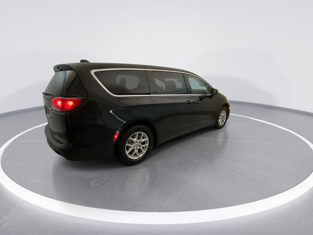 2021 Chrysler Voyager LX