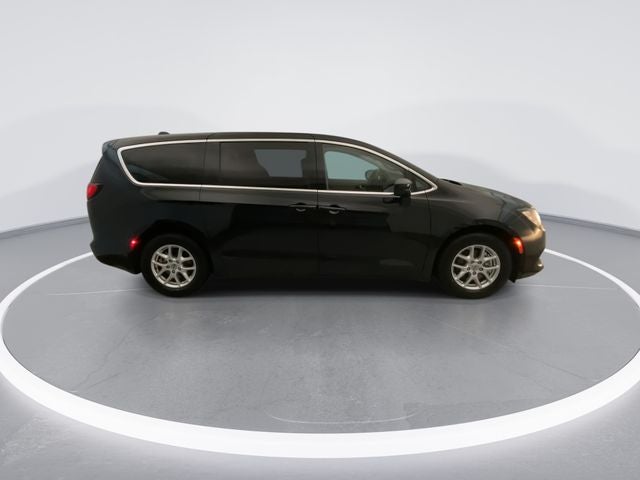 2021 Chrysler Voyager LX