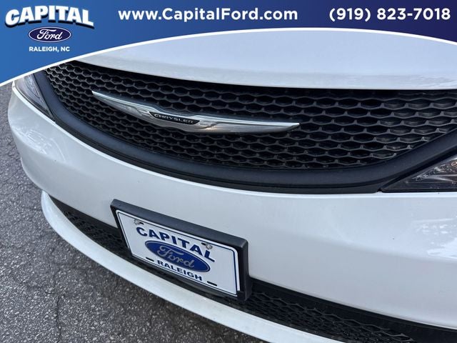 2024 Chrysler Voyager LX