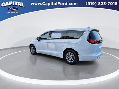 2024 Chrysler Voyager LX