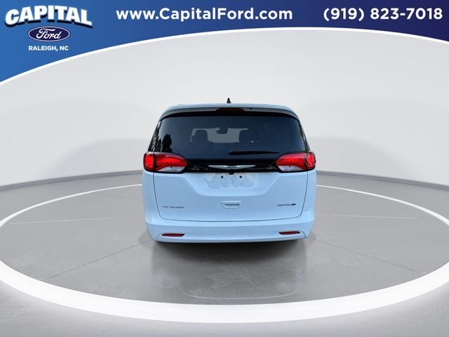 2024 Chrysler Voyager LX