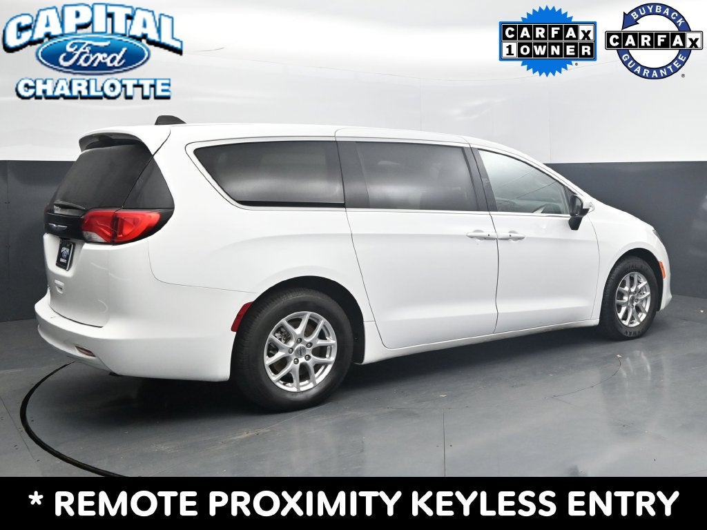2023 Chrysler Voyager LX