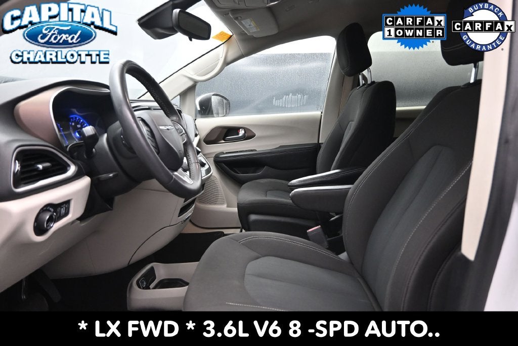 2023 Chrysler Voyager LX
