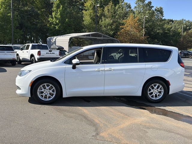 2021 Chrysler Voyager LX