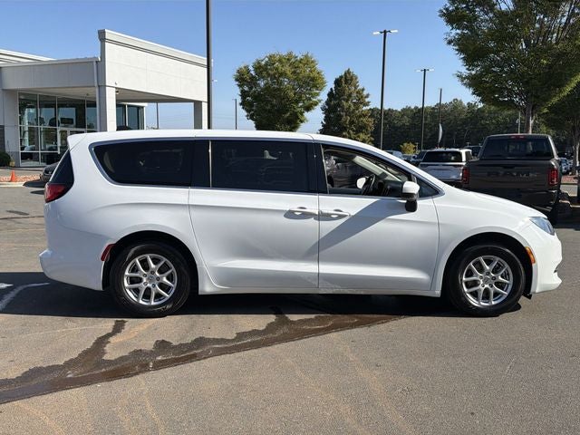 2021 Chrysler Voyager LX
