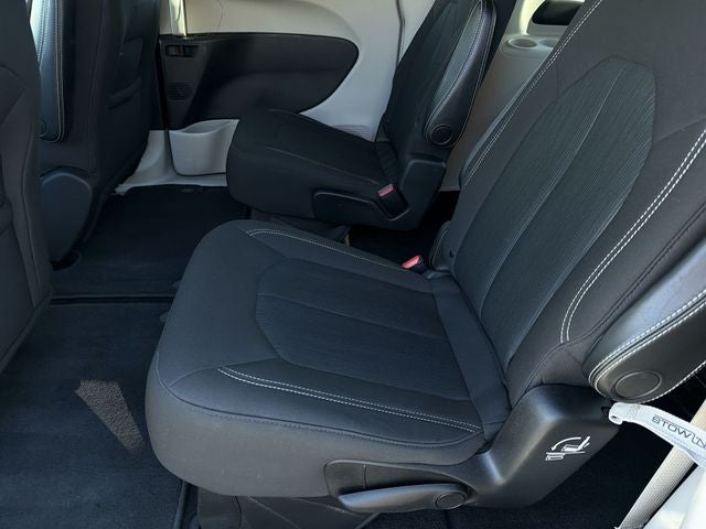 2021 Chrysler Voyager LX