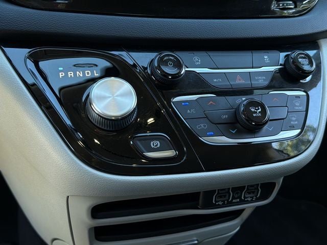2021 Chrysler Voyager LX