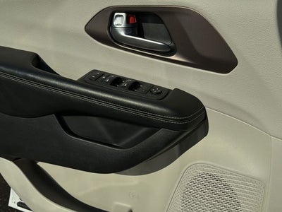 2021 Chrysler Voyager LX