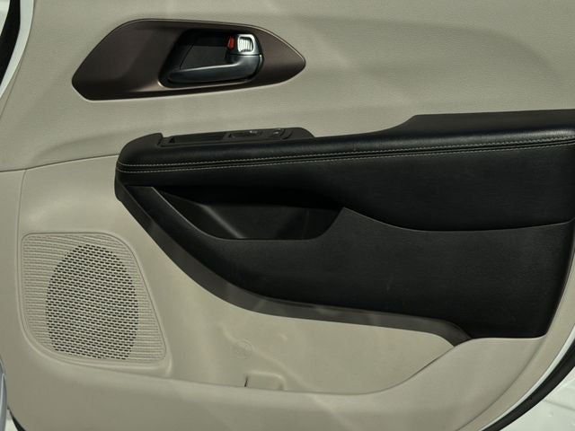 2021 Chrysler Voyager LX