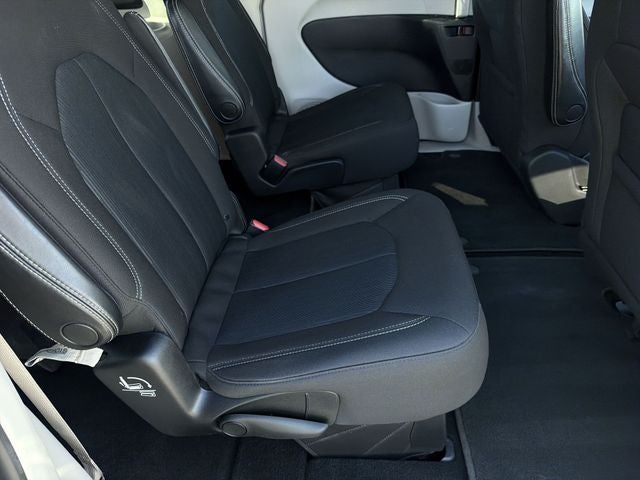 2021 Chrysler Voyager LX