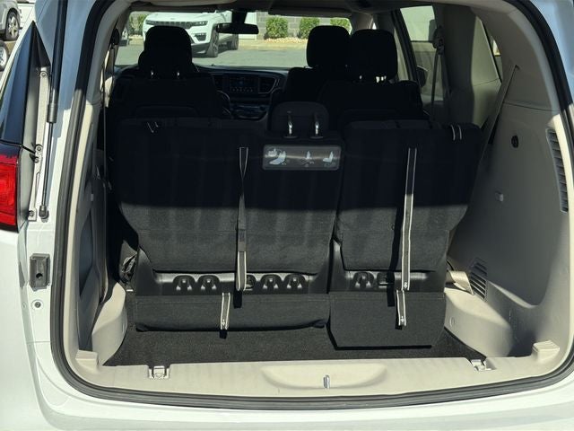 2021 Chrysler Voyager LX