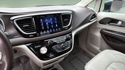 2017 Chrysler Pacifica Touring L Plus