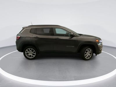 2022 Jeep Compass Latitude Lux
