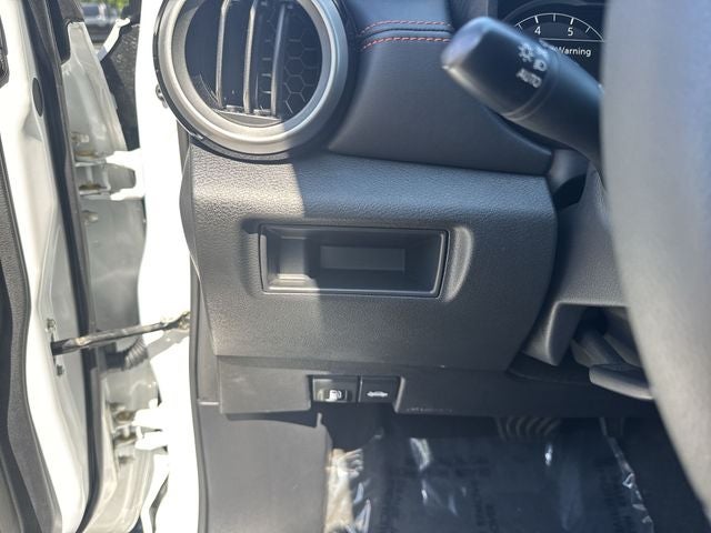2025 Nissan Versa 1.6 SR