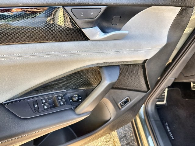 2025 Volkswagen Tiguan 2.0T SE R-Line Black