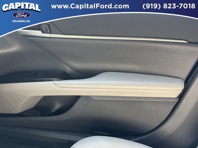 2023 Toyota Camry Hybrid XLE