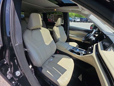 2022 INFINITI QX60 LUXE