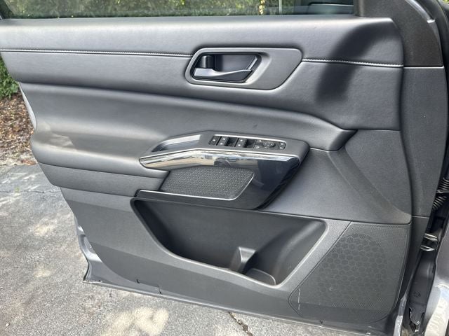 2024 Nissan Pathfinder S